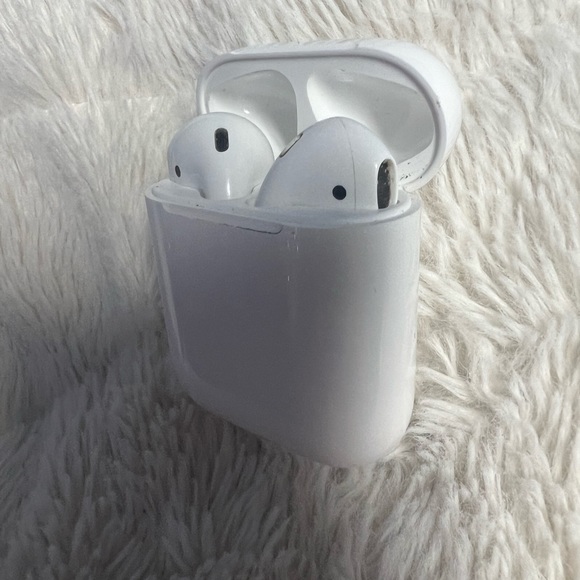 Apple Airpods (2nd Generation) With Turquoise Case - Picture 2 of 10